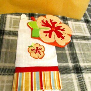 H340-NEW Hibiscus Potholder and Waffle Weave Towel Set